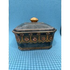 Marbella Toyo H F P Macau Porcelain Floral Lidded Box Green with Gold Trimmed
